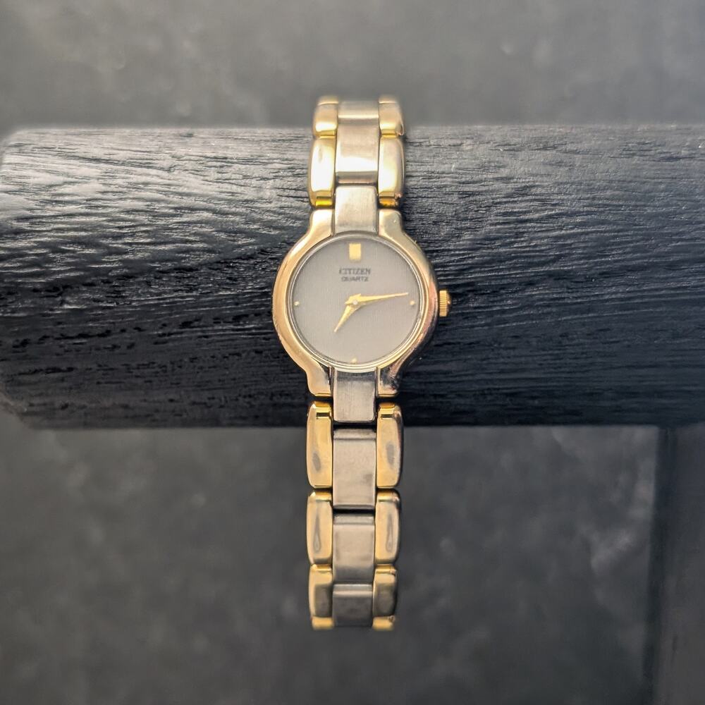 Ladies Citizen Watch Two Tone 5920-S76248 Needs New Battery